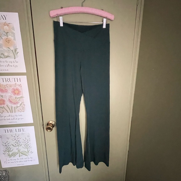 Offline by Aerie Deep Green Flare Leggings Sz XL - Picture 2 of 7